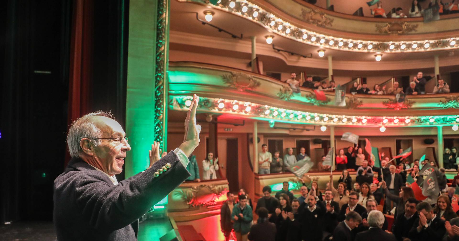 Em queda sucessiva, Marques Mendes apela aos indecisos “que podem mudar tudo”