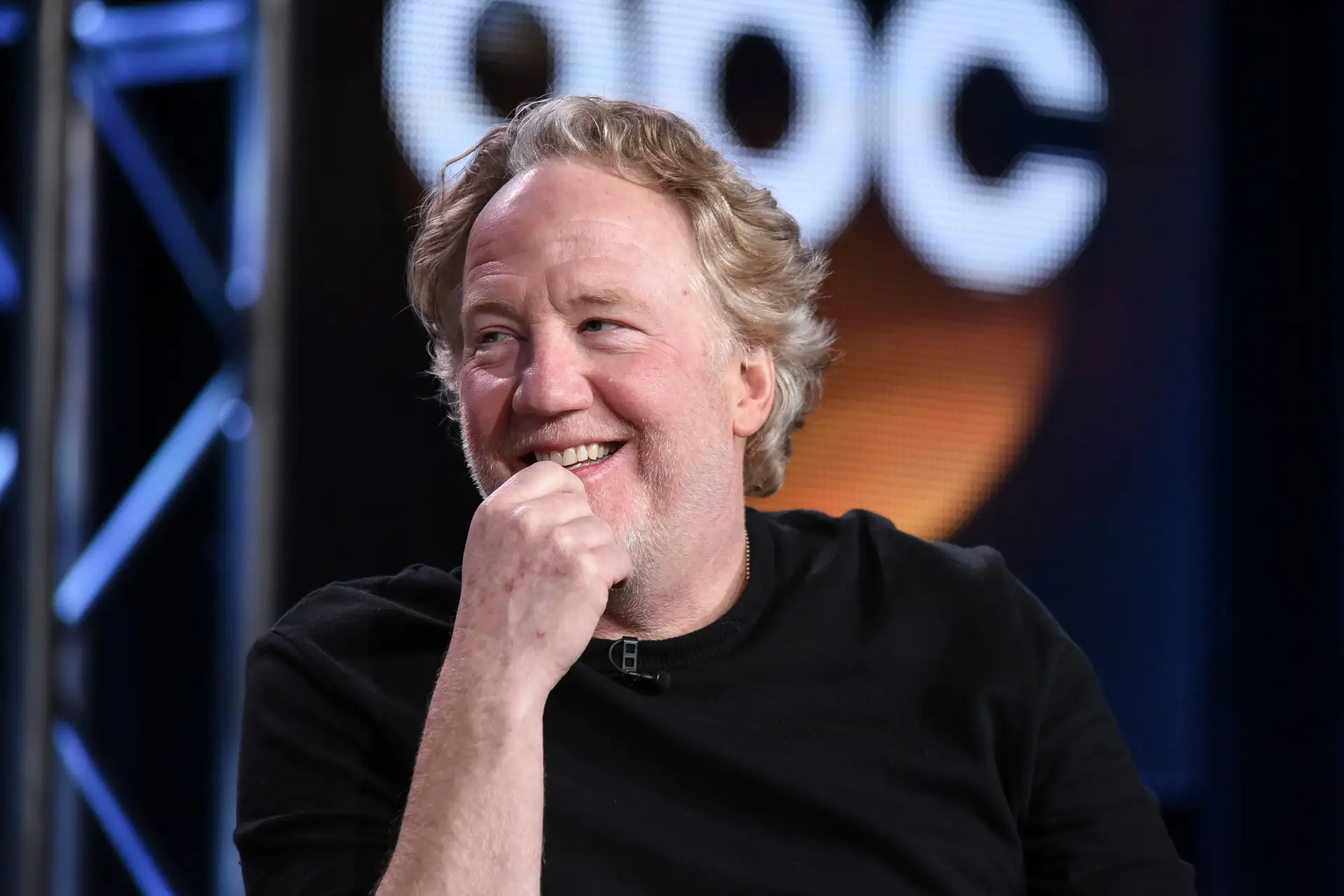Ator Timothy Busfield acusado de abuso sexual de menores durante filmagens da série The Cleaning Lady