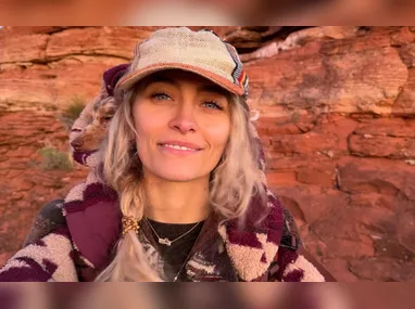 Imagem ilustrativa da imagem 'Não é uma vida fácil', diz Paris Jackson sobre desafios da sobriedade