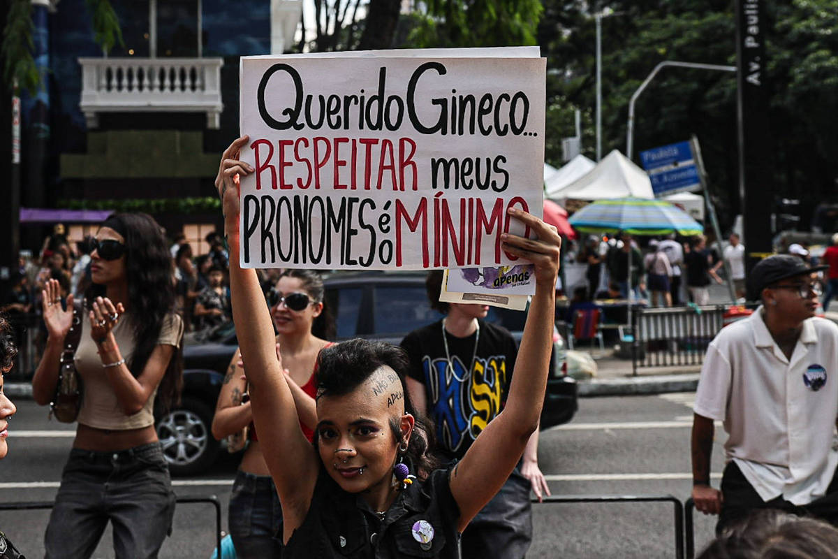 Governo orienta uso do nome social de pessoas trans no SUS - 13/01/2026 - Equilíbrio e Saúde