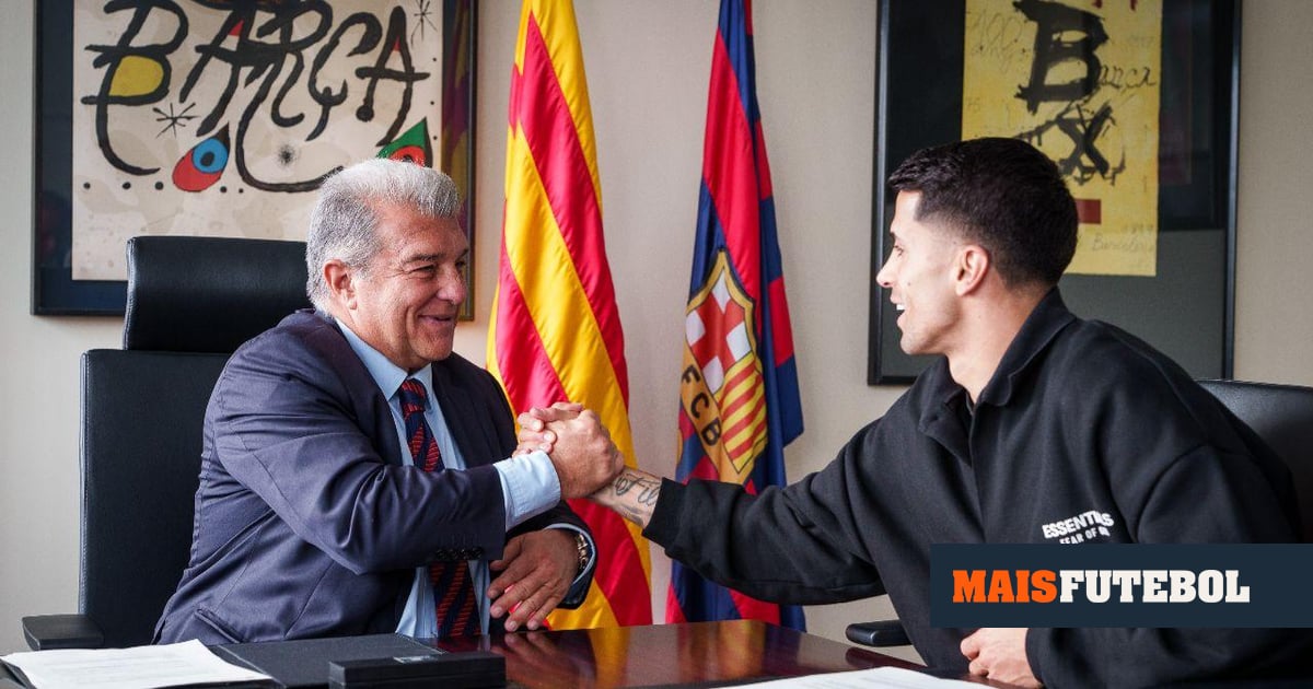 OFICIAL: João Cancelo anunciado no Barcelona... com três horas de atraso