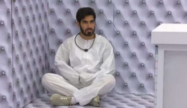 BBB26: Ricardinho aperta o botão e desiste do Quarto Branco: 'Quero meu celular'