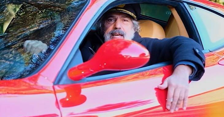 Ferraris feitos com “bons materiais portugueses, tudo à base de resina de eucalipto”: ao som de Irmãos Catita, Manuel João Vieira promete