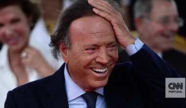 "Sentia-me como um objeto, como uma escrava": Julio Iglesias acusado de abuso sexual por duas ex-funcionárias
