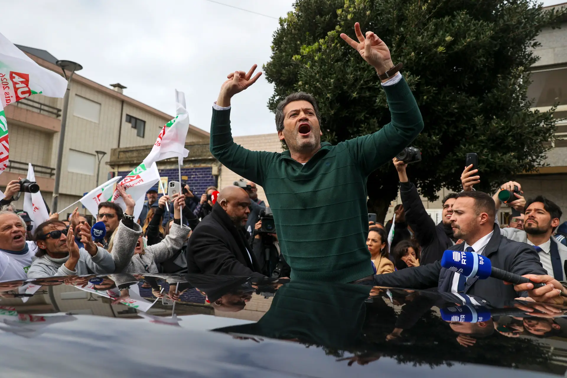 Sondagem coloca Ventura em primeiro lugar e Marques Mendes em segundo