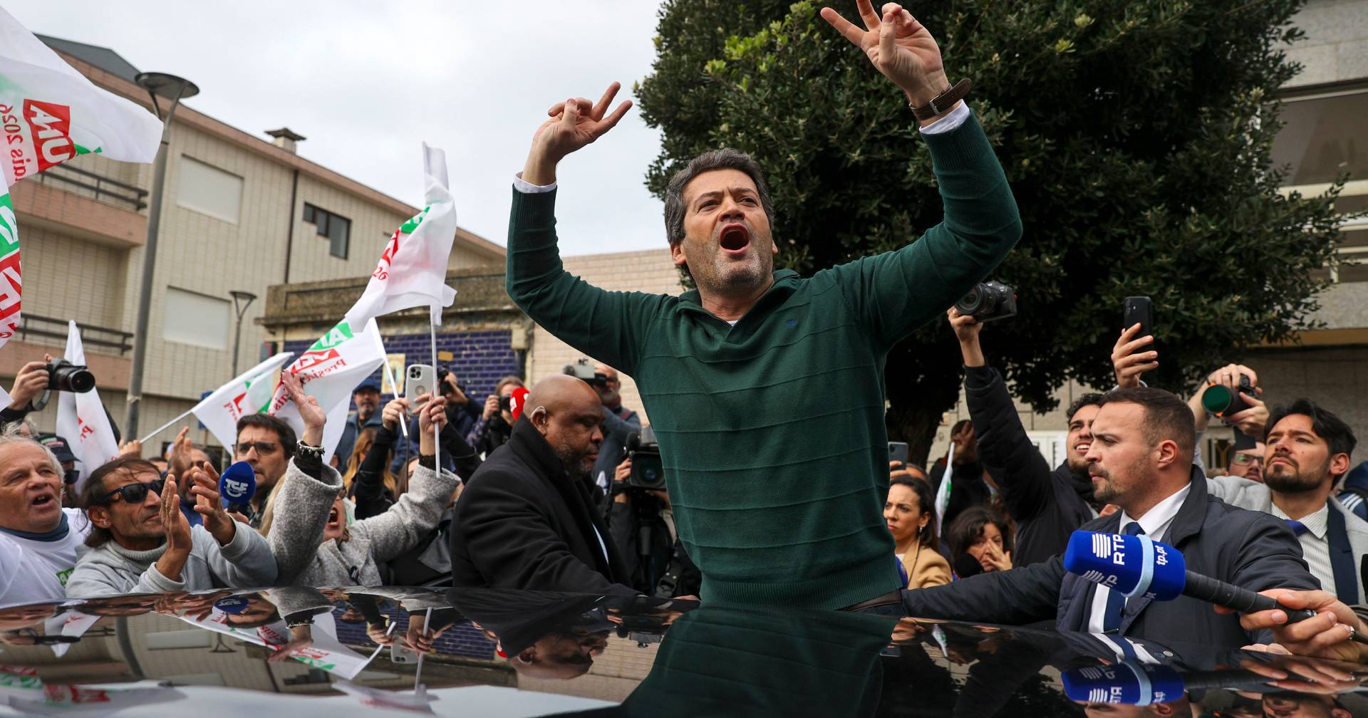 Sondagem coloca Ventura em primeiro lugar e Marques Mendes em segundo