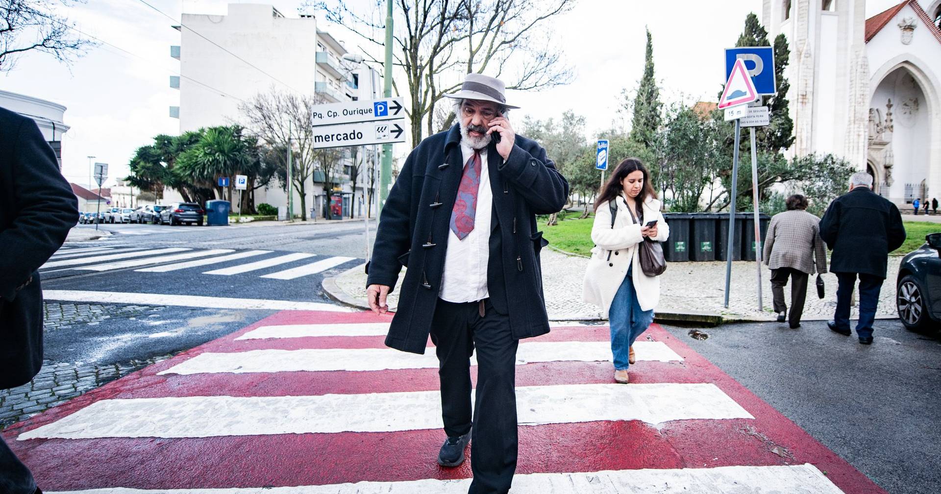 Amor, urinóis e arroz de pato: um dia na rua com o candidato Manuel João Vieira