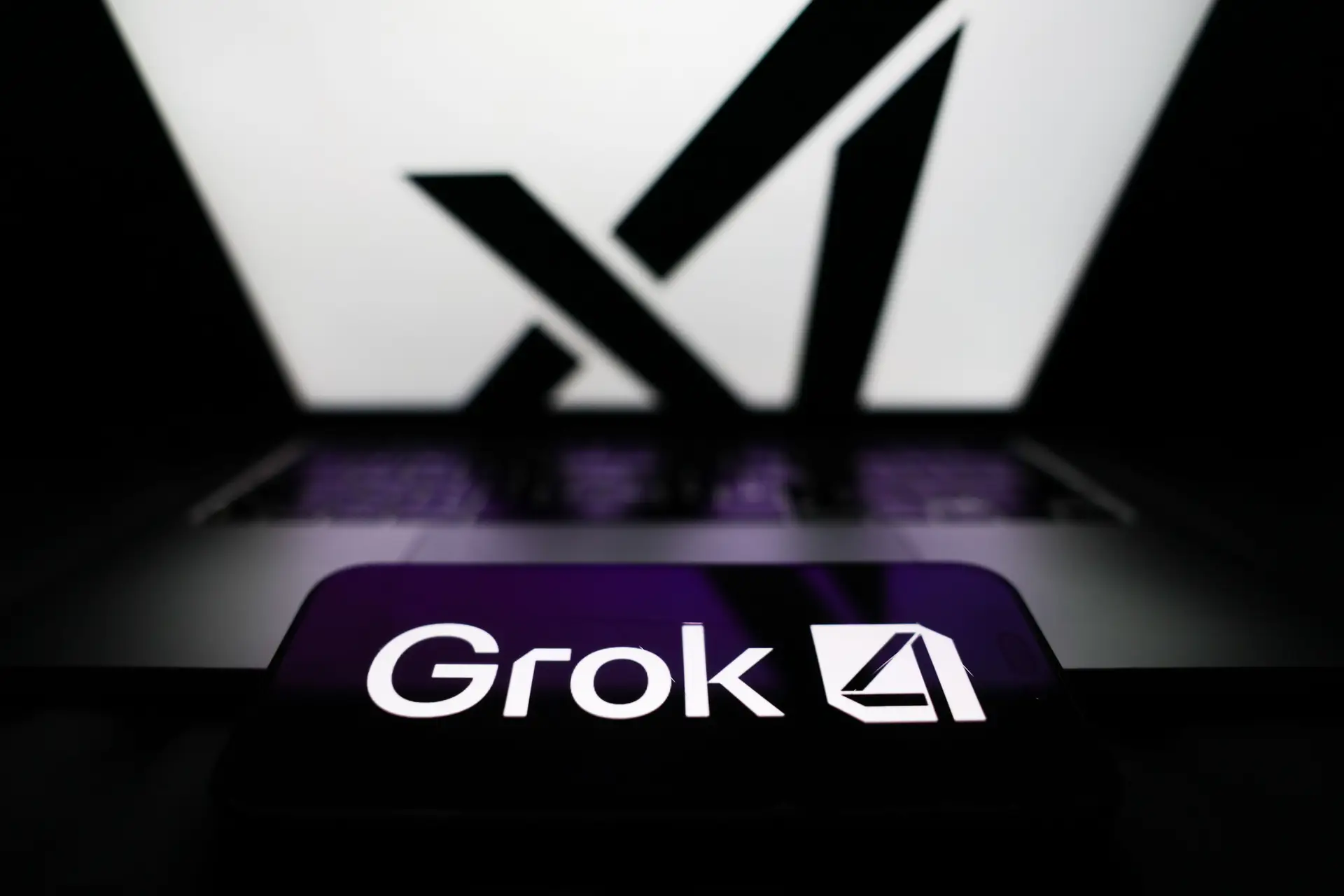 Rede social X anuncia medidas para impedir que Grok dispa "pessoas reais"