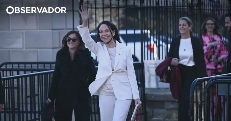 Corina Machado oferece medalha e placa a Donald Trump – Observador