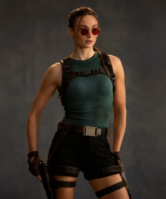 Sophie Turner vai ser a icónica Lara Croft na série "Tomb Raider" e primeira imagem já foi revelada