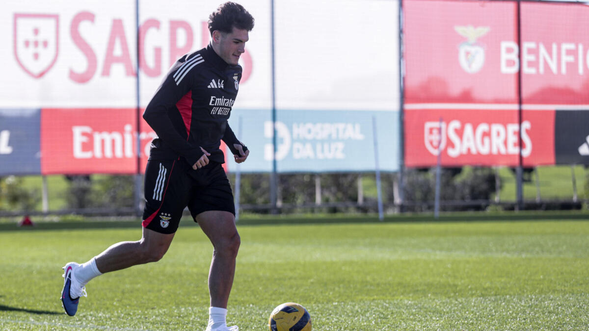 Gonçalo Oliveira pede desculpa por ter danificado banco de suplentes do FC Porto: "Não me revejo"