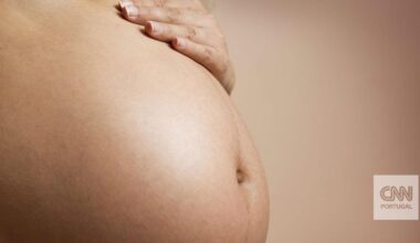 Grávida tem bebé na casa de banho do hospital CUF Tejo e tenta desfazer-se do feto na sanita