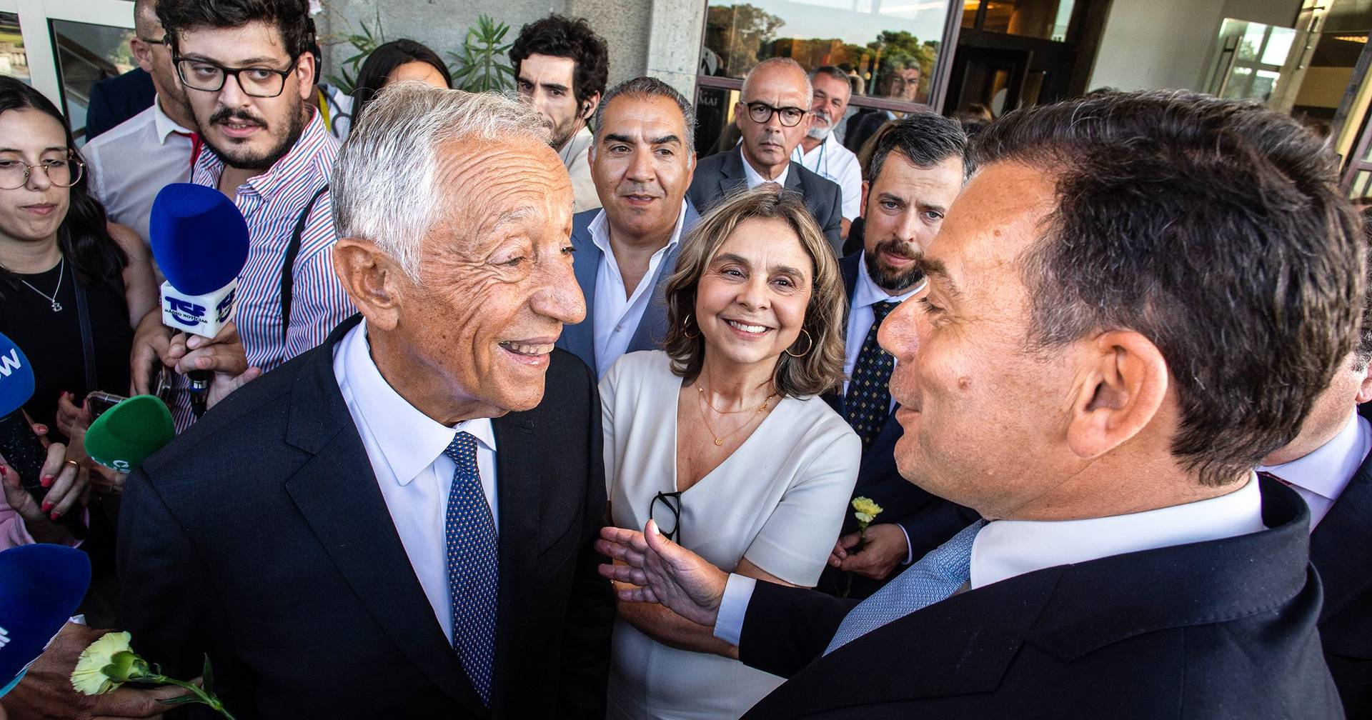 Decreto que muda regras para médicos tarefeiros adiado para pós-presidenciais