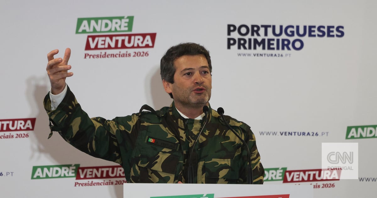 Ventura vestiu-se de militar para dizer que "haverá ordem" a partir de domingo (e ainda há resposta a Gouveia e Melo)