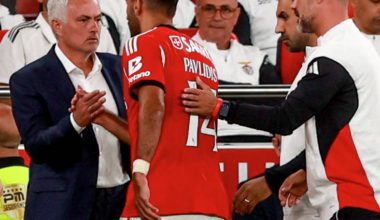 Mourinho reage a falhanço de Pavlidis no Dragão