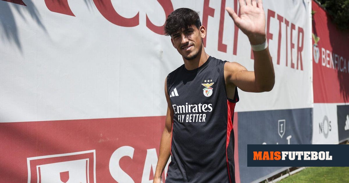 Benfica: João Veloso operado a lesão no ombro direito