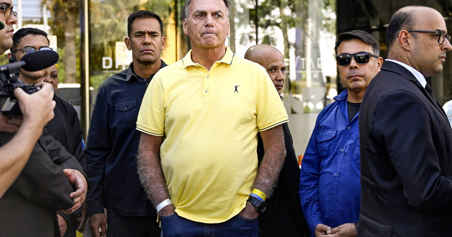 Juiz dá ordem para transferir Bolsonaro para uma prisão