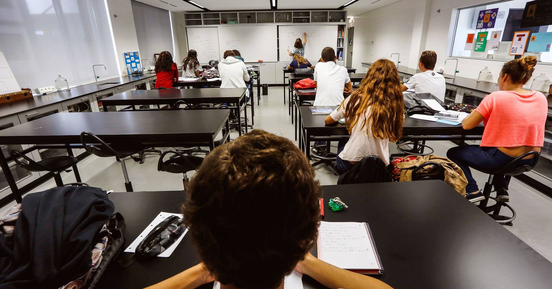 Maioria das escolas teve de recorrer a professores sem formação em ensino