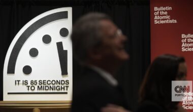 "Faltam 85 segundos para a meia noite". Humanidade está mais perto do que nunca da destruição por causas políticas