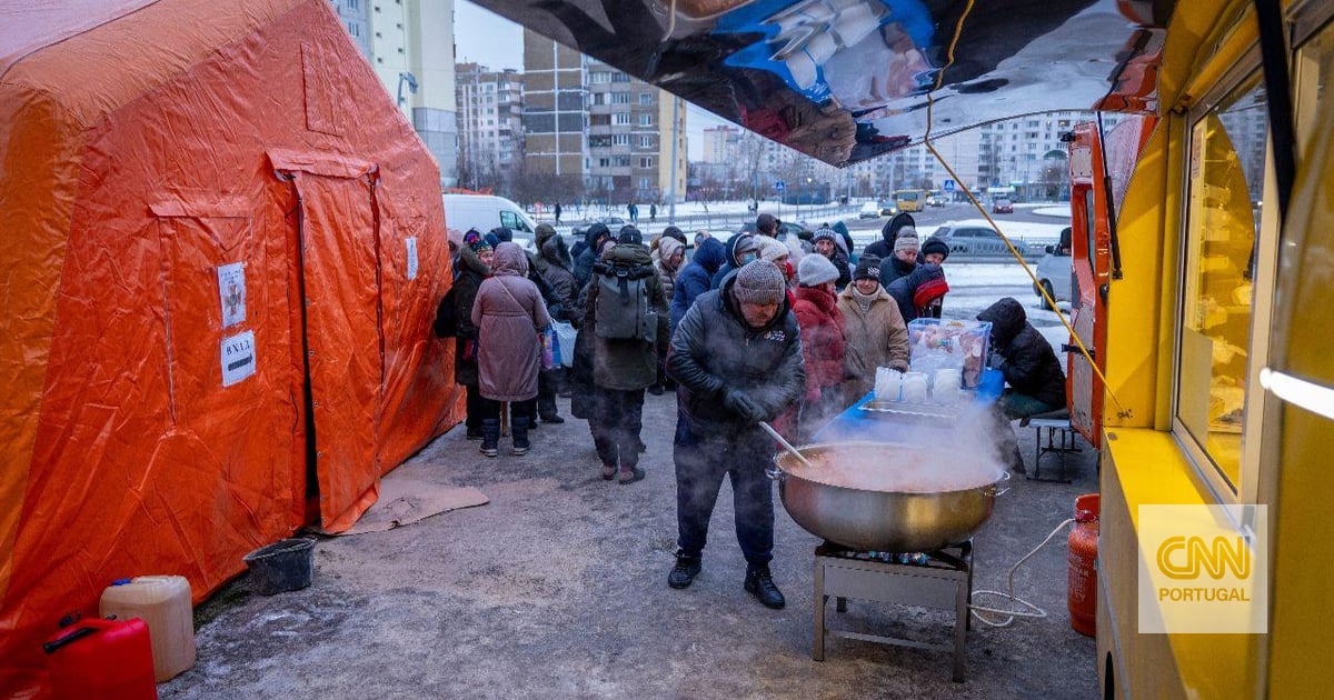 Zelensky culpa países como Portugal por deixarem a Ucrânia "à beira de um apagão" no pior inverno da guerra