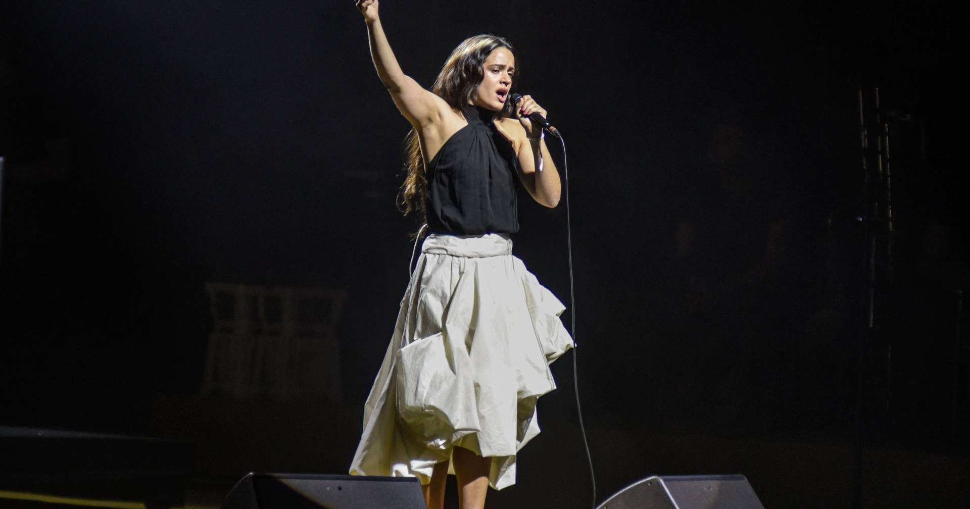 Rosalía aparece de surpresa em espetáculo pela Palestina em Barcelona: veja o vídeo