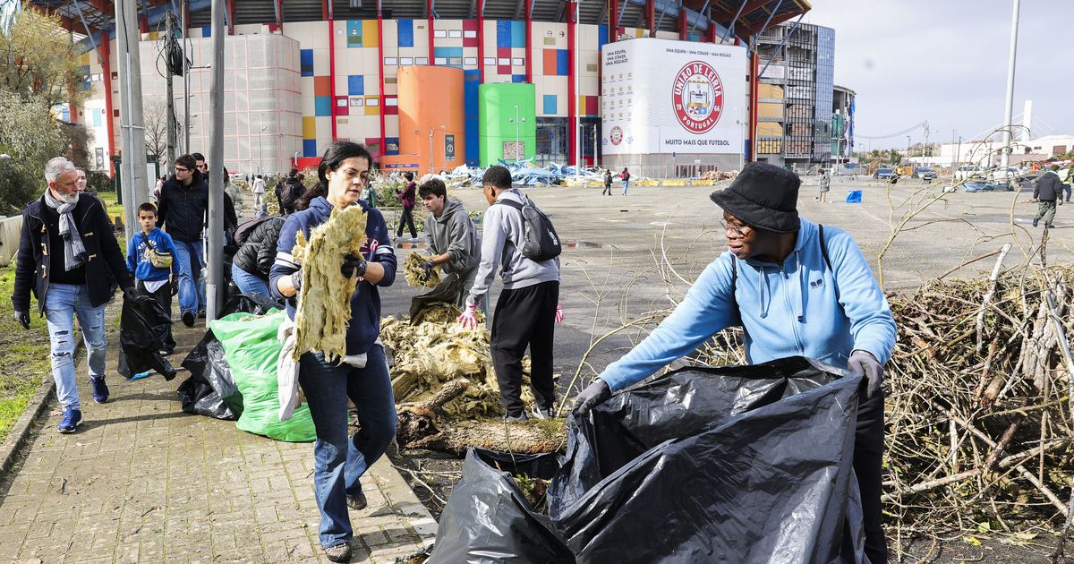 Centenas de voluntários mobilizam-se para limpar Leiria após passagem da depressão Kristin (fotos)
