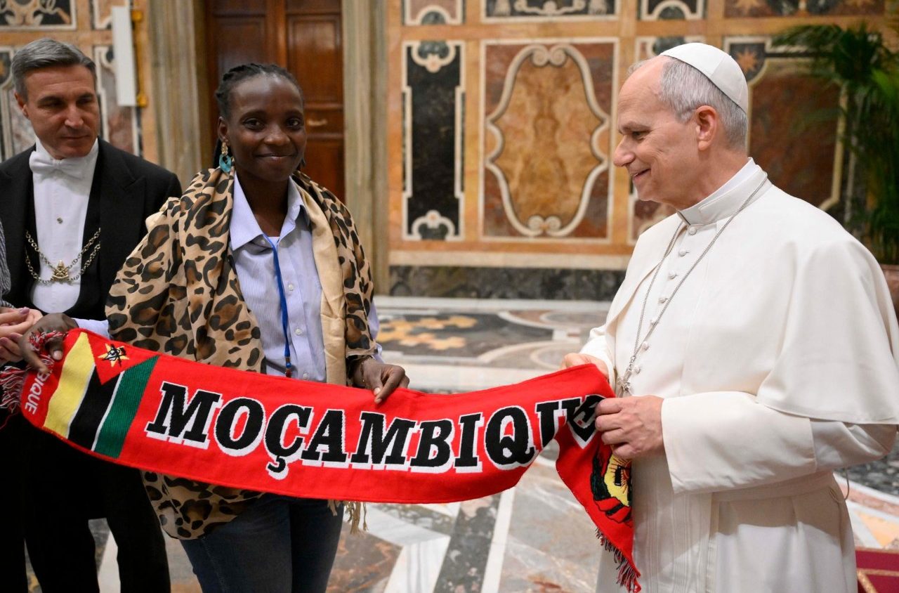 Papa a jovens líderes: “Só quem cuida dos mais pequeninos pode fazer coisas grandes”