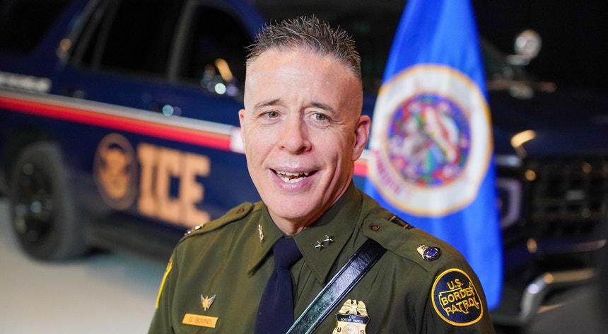 Comandante Bovino deixa Minneapolis. Trump reorganiza liderança da ofensiva anti-imigração