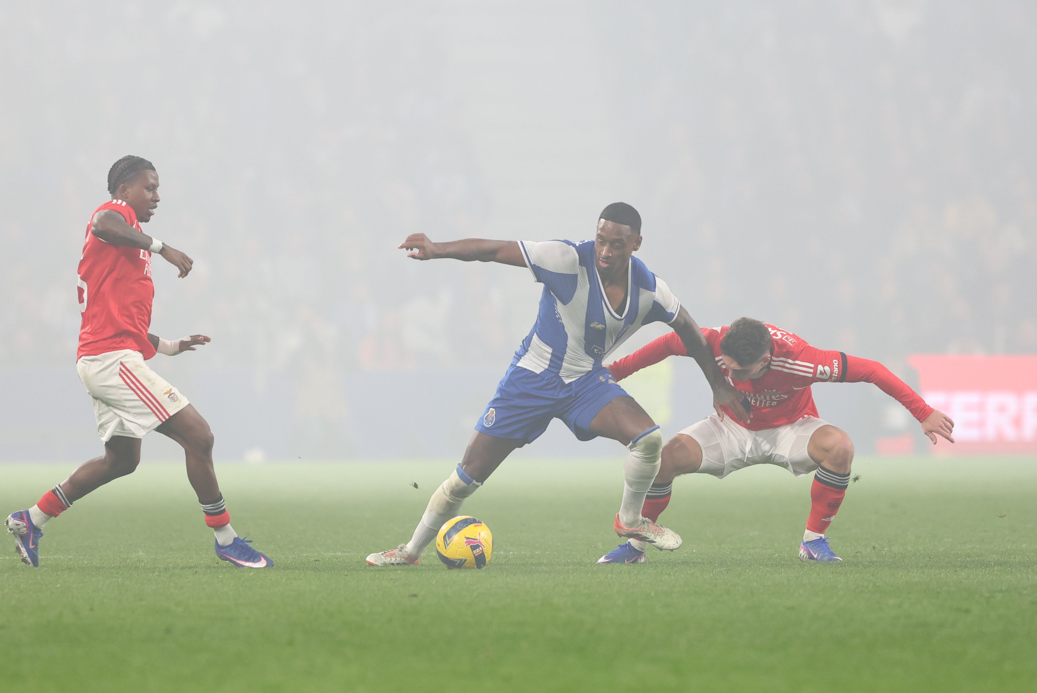 Pablo Rosario protege a bola. Foto: Catarina Morais/Kapta+