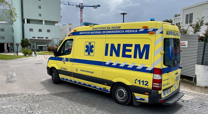 Homem de 45 anos terá morrido após esperar mais de 20 minutos por socorro