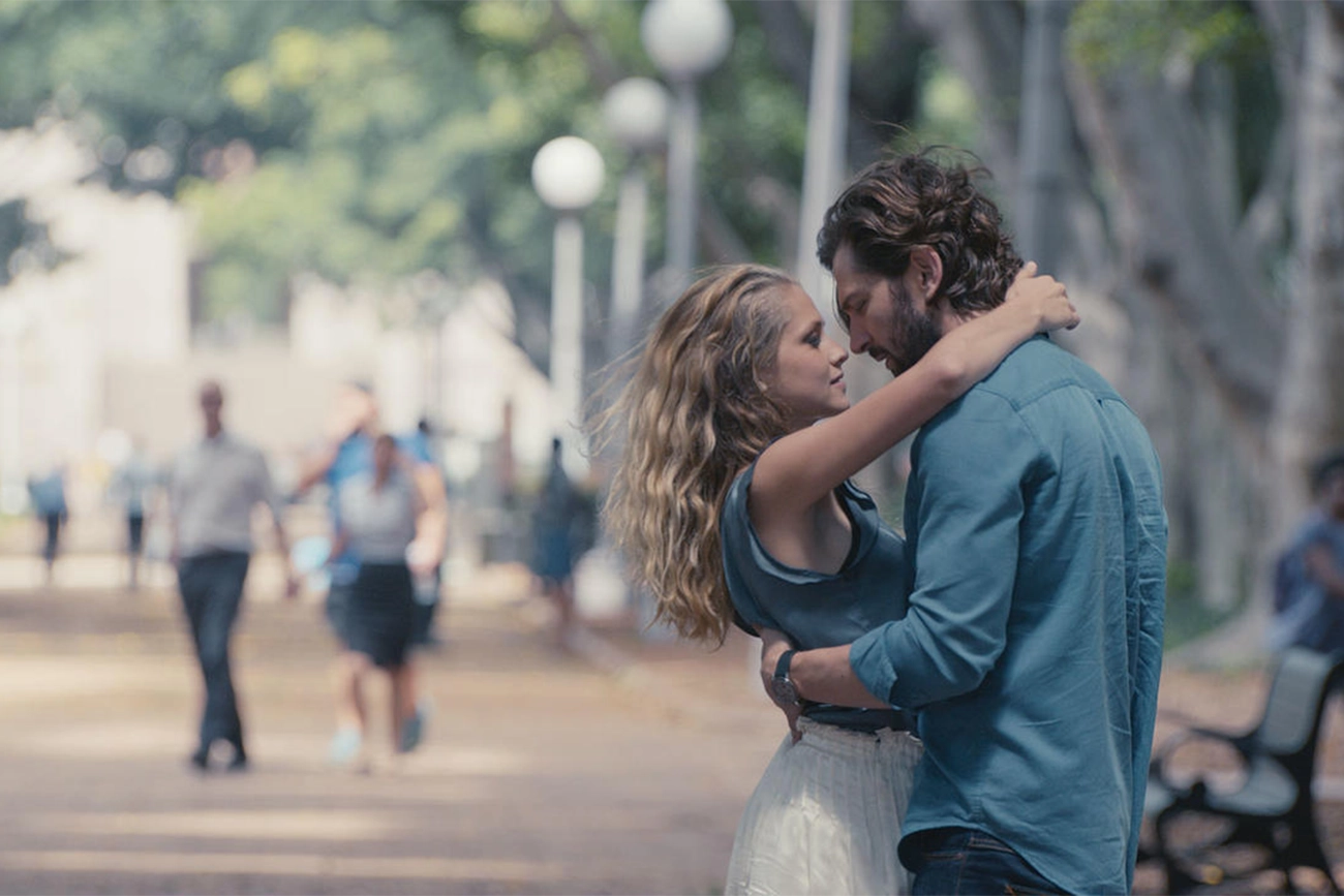 Com Teresa Palmer e Michiel Huisman, looping temporal vira motor de tensão em ficção científica no Prime Video