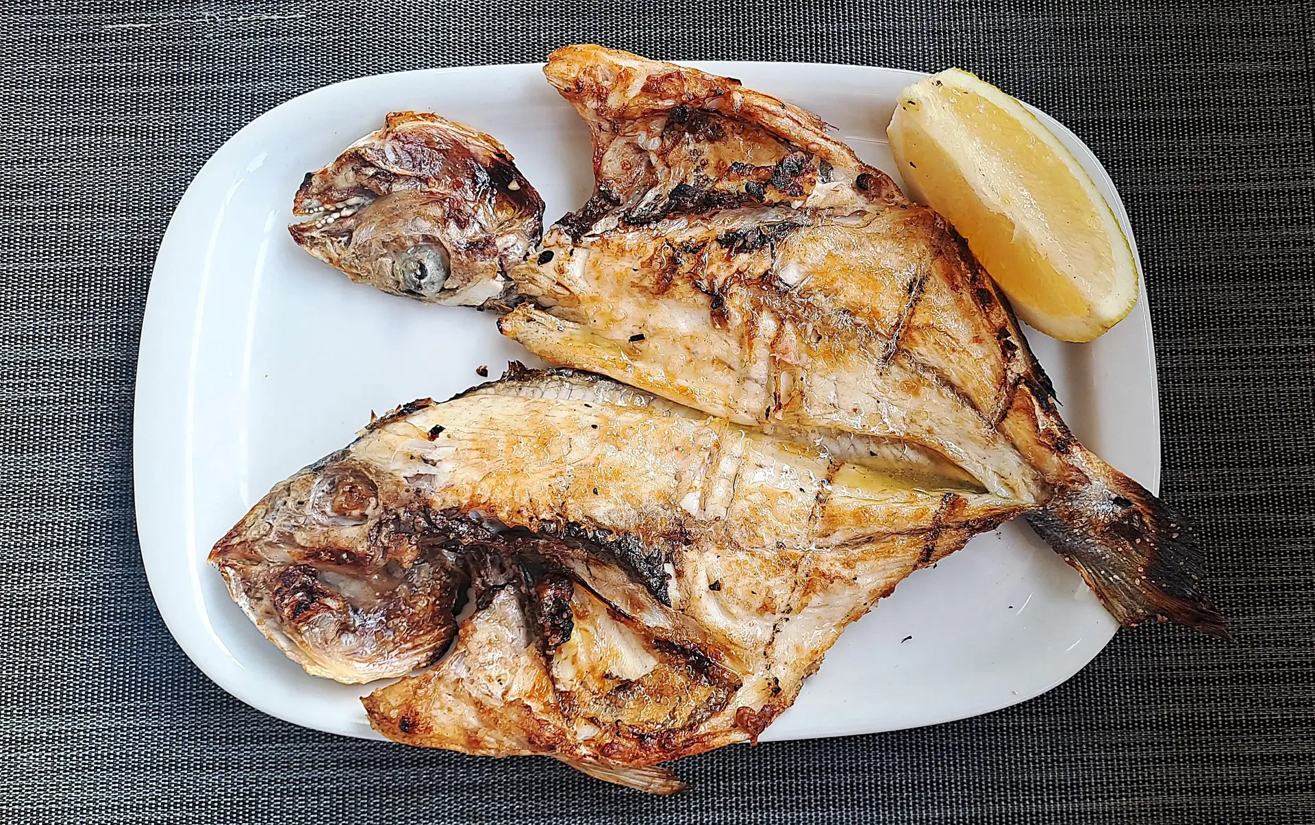 Dourada do restaurante O Estádio, em Albufeira