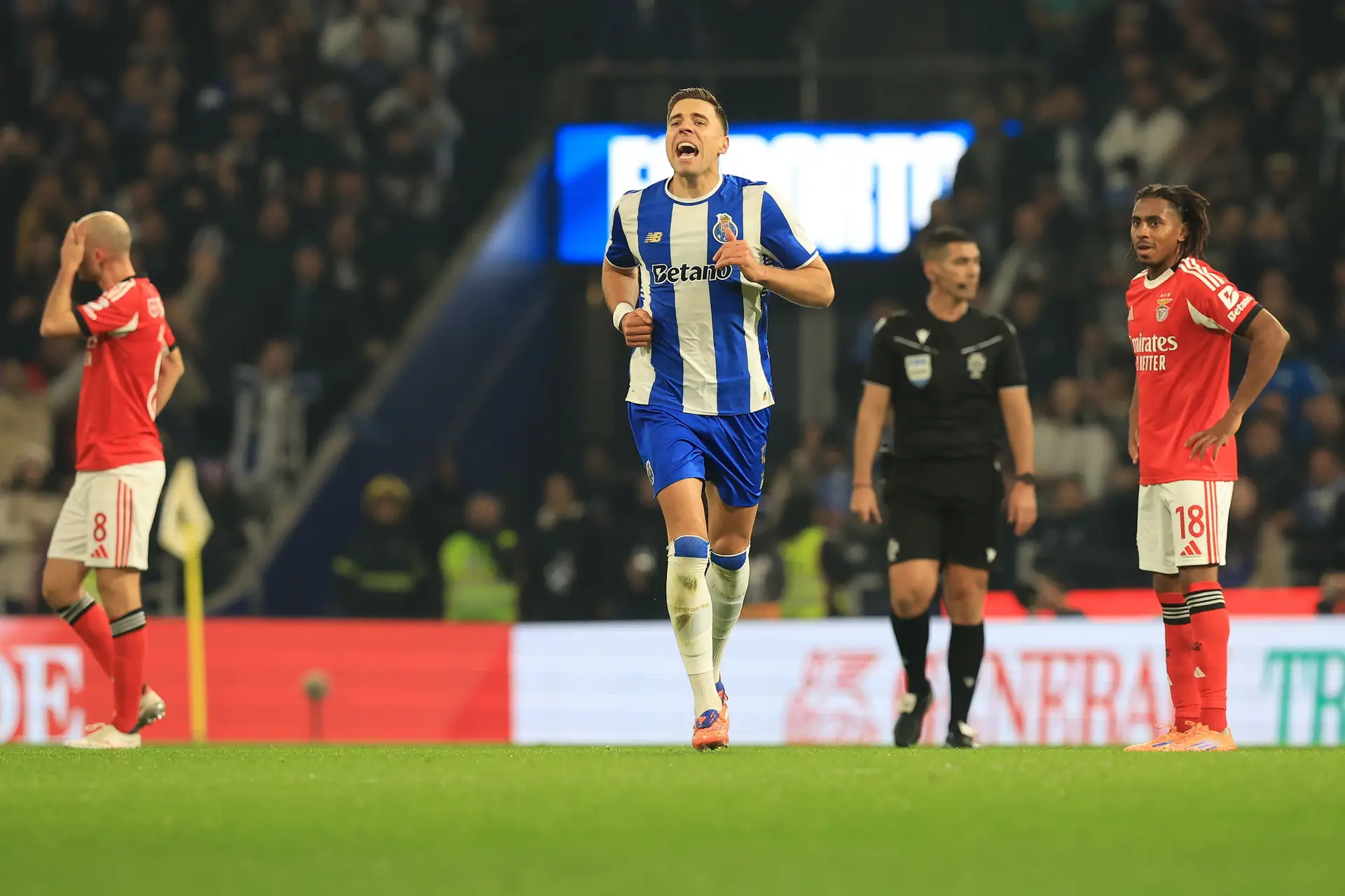 FC Porto vence Benfica no Dragão e segue para as 'meias' da Taça de Portugal