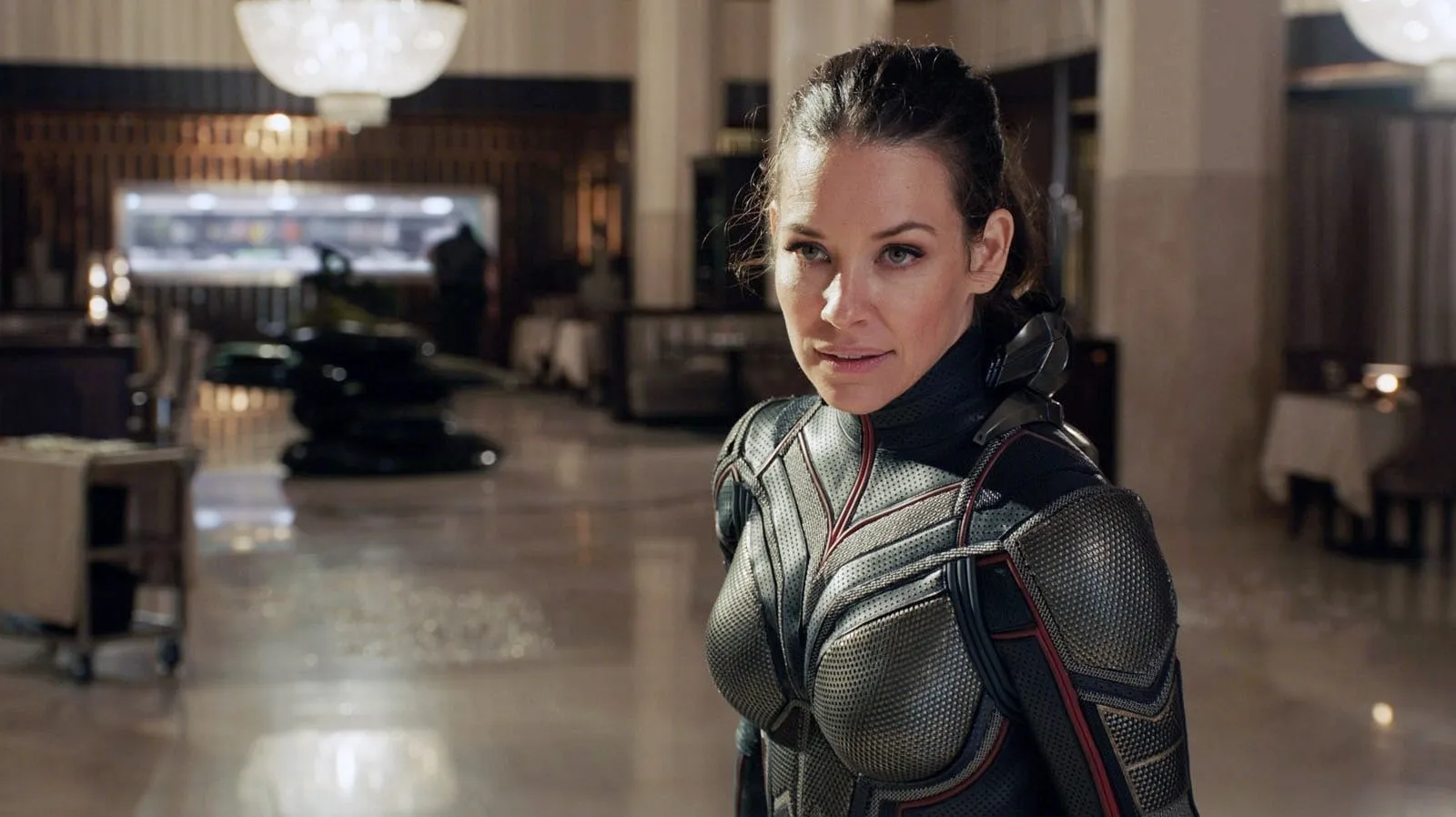 Evangeline Lilly, a Vespa da Marvel, revela danos cerebrais após acidente no Havaí