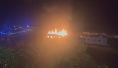 Incêndio destrói parte de restaurante na Praia da Rocha e mobiliza 49 operacionais