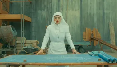 Novo filme de Damien Chazelle escala Mia Threapleton ao lado de Cillian Murphy e Daniel Craig