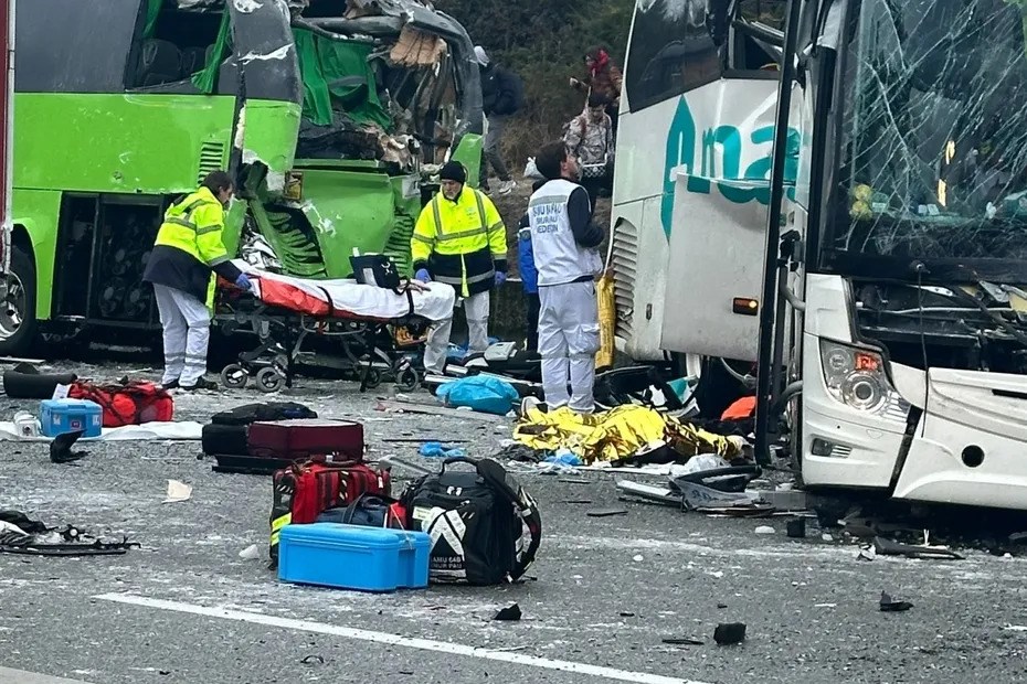 Dois mortos em colisão em França com autocarro de matrícula portuguesa | Acidentes