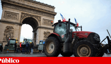Agricultores e cerca de cem tractores furam barreiras em Paris contra Mercosul | Protestos