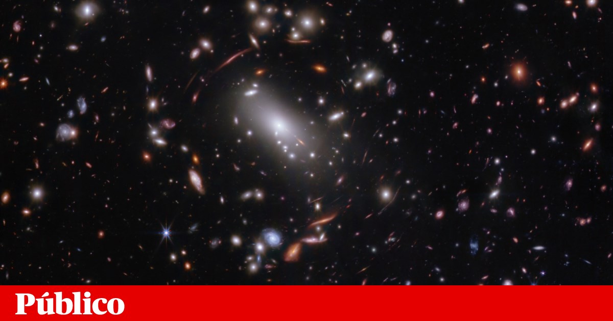 Astrónomos revelam novo mapa de como a matéria escura mexe no universo | Astrofísica