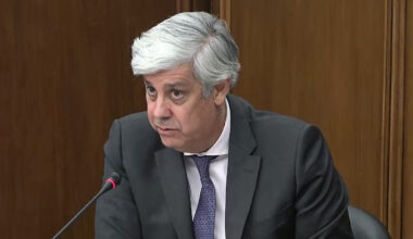 Centeno pode aumentar ordenado em mais de 10 mil euros por mês