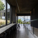 © texture on texture Restaurante Charcoal Haus / moc architects - Fotografia de Interiores