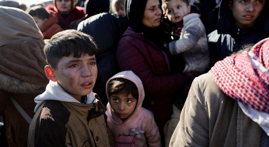 Combatentes curdos aceitam retirada da cidade síria de Alepo