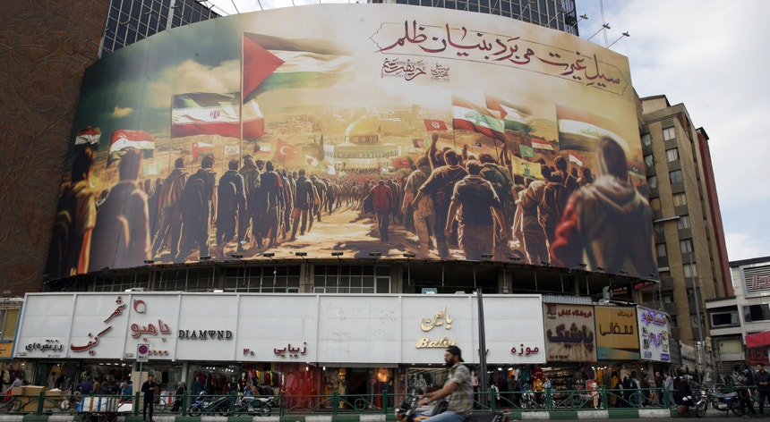 Irão avisa EUA que as Forças Armadas estão "com o dedo no gatilho"