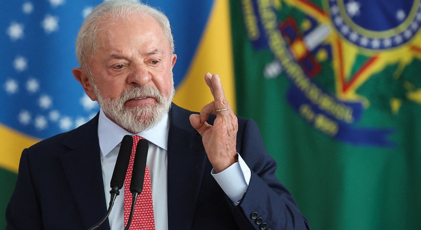 Lula da Silva veta projeto de lei que reduz pena de Bolsonaro