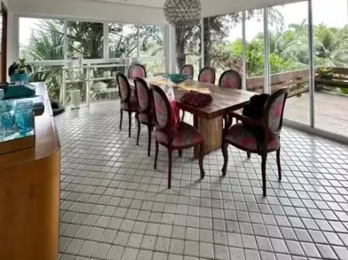 Mateus Solano põe casarão no Joá à venda por R$ 7,9 milhões