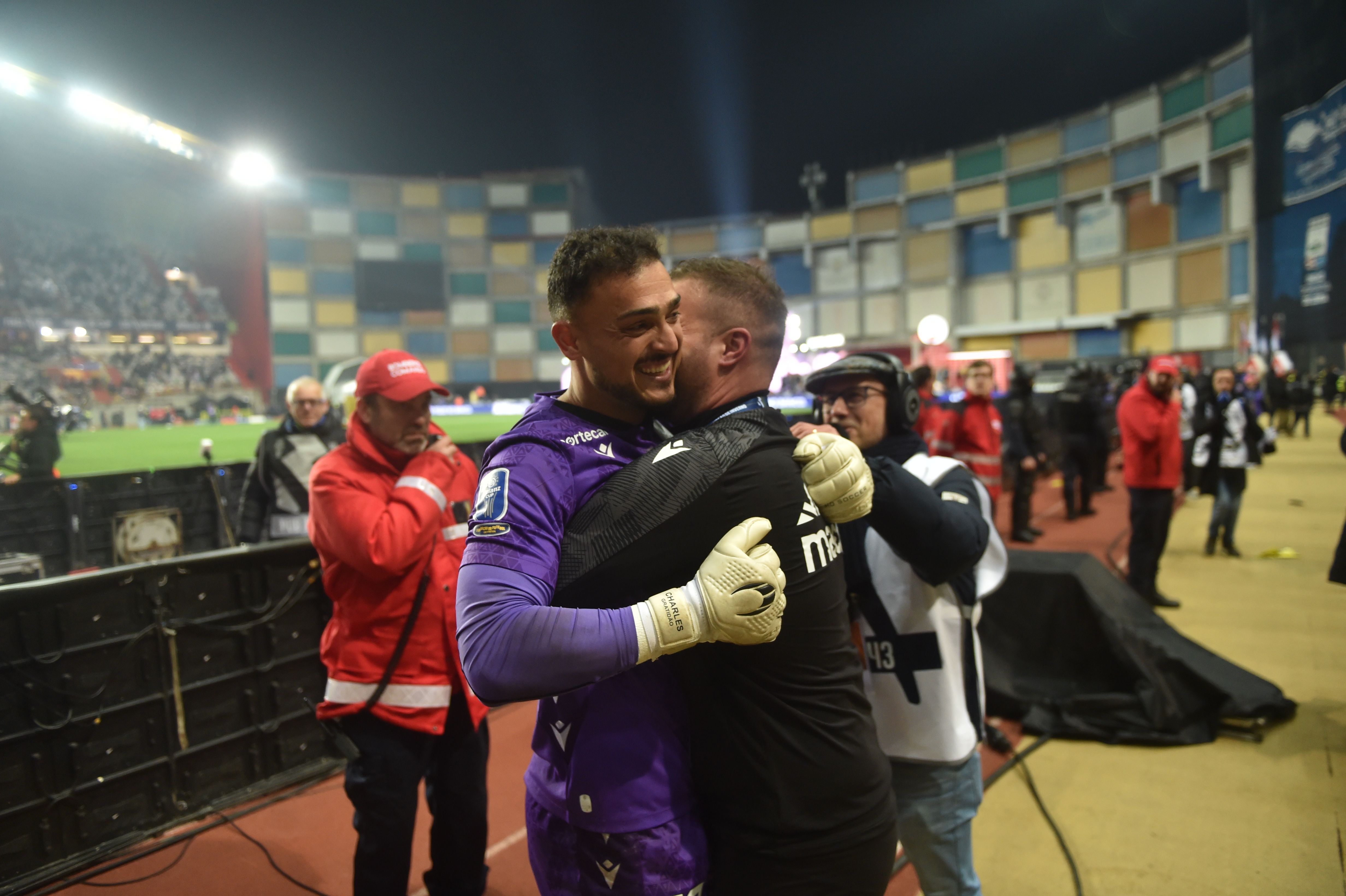 Charles decisivo ao defender penálti aos 90+11' - Foto: Miguel Nunes