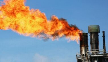 O dinheiro que os EUA podem ganhar com os barris de petróleo da Venezuela exigidos por Trump