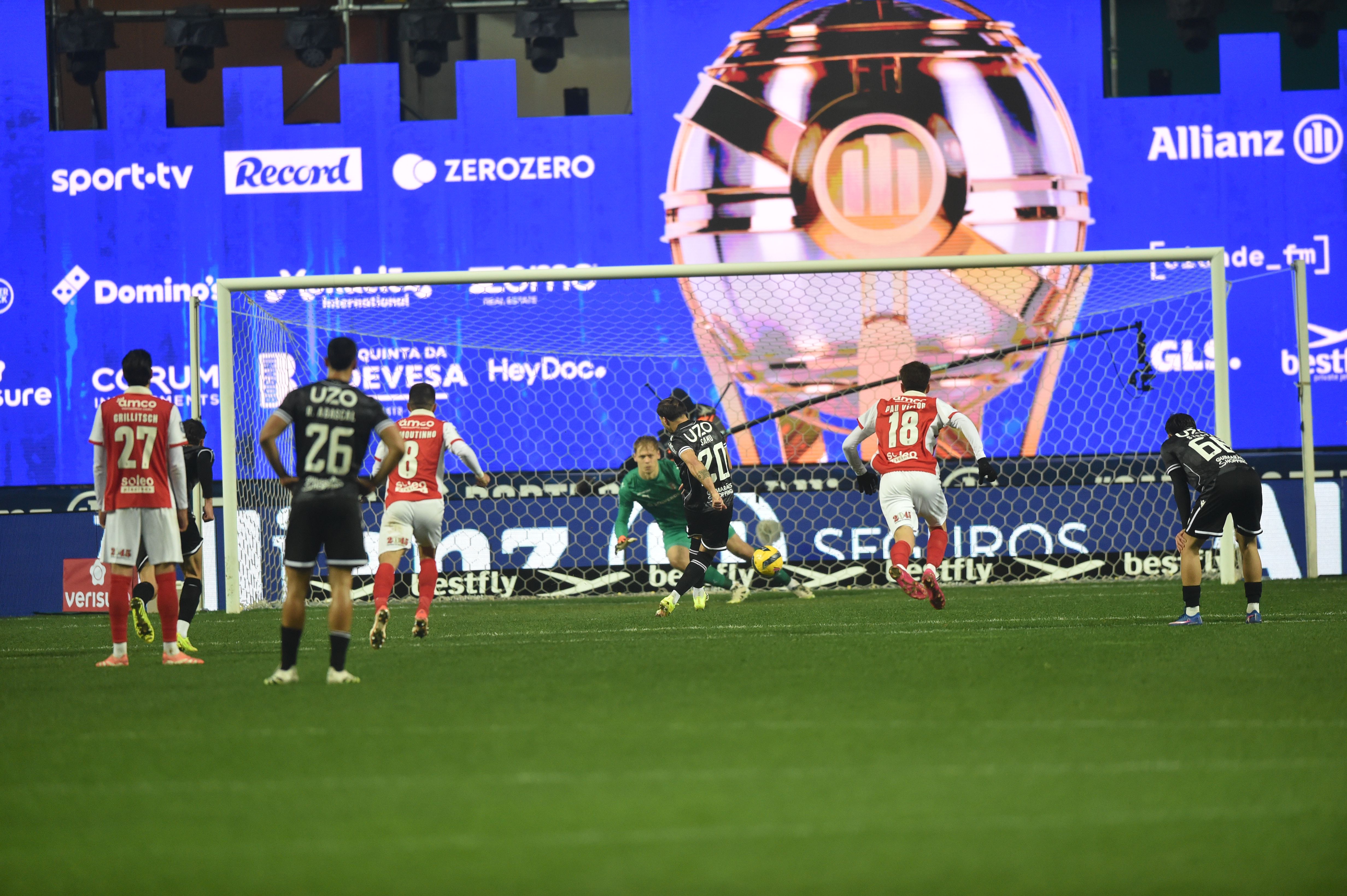 Samu no momento da conversão do penálti - Foto: Miguel Nunes