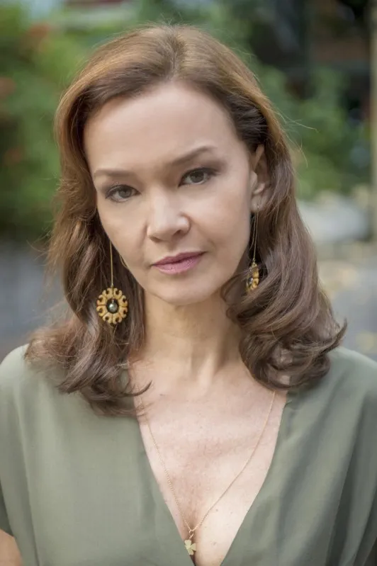 Julia Lemmertz foi a última Helena do autor, na novela Em Família (2014). A atriz é filha de Lílian Lemmertz, que estreou a personagem em 1981 — Foto: João Cotta / Agência O Globo
