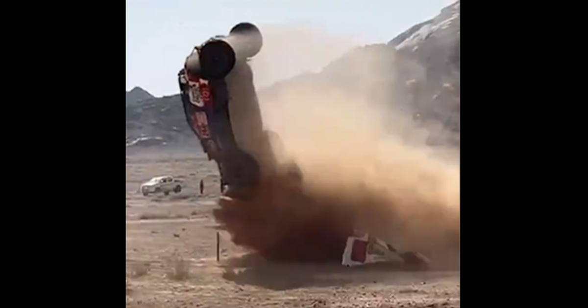 Escapa a acidente brutal no Dakar e atira: «Vamos atrás de carros de m****!» (vídeo)